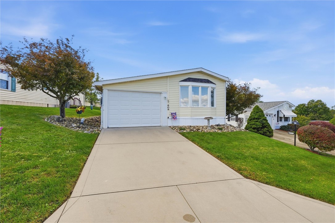 609 Lark Ln — photo 1