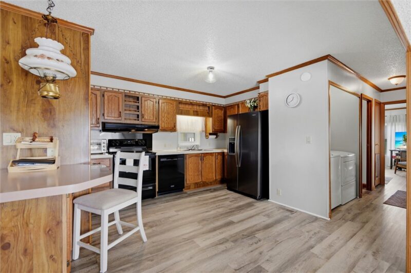 609 Lark Ln — photo 5
