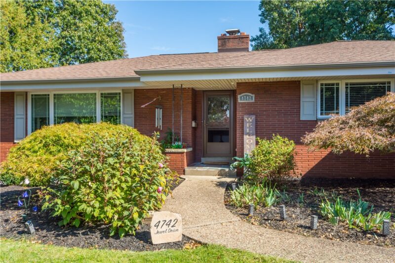 4742 Jewel Dr — photo 2