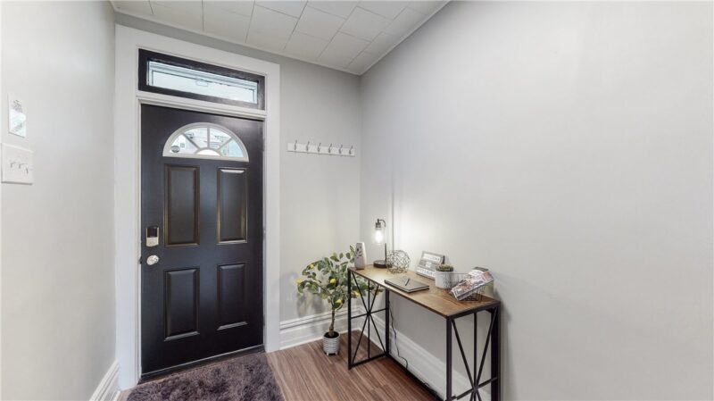 75 Kendall Ave — photo 2