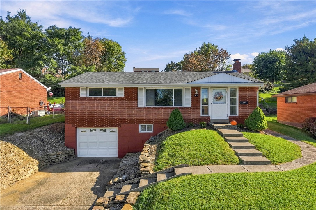 922 MAPLEWOOD DRIVE — photo 1
