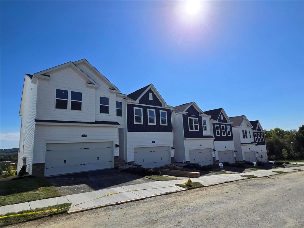 204 Paddock Lane — photo 1