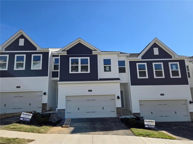 204 Paddock Lane — photo 2