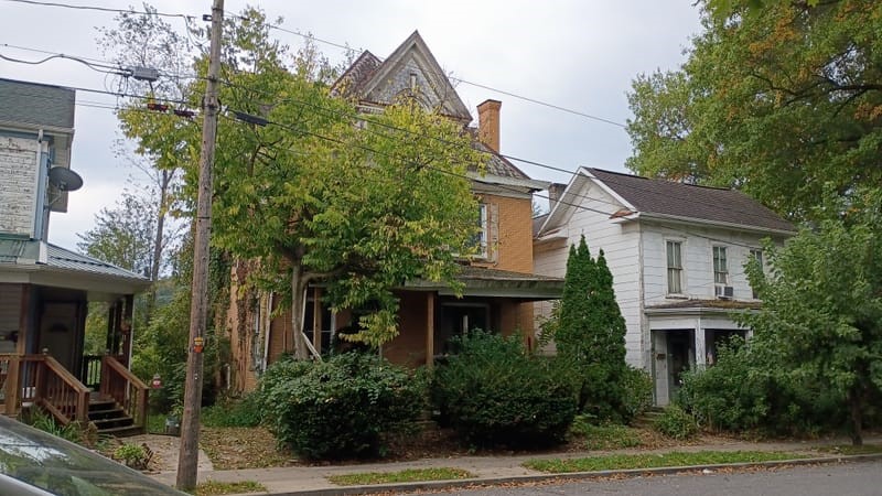 68 W Lincoln St — photo 2
