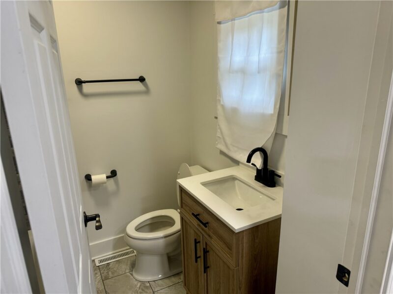 931 Baldwin St — photo 8