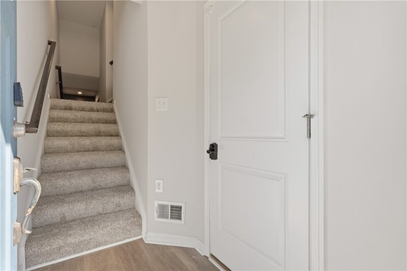 139 Curtis Ct — photo 4