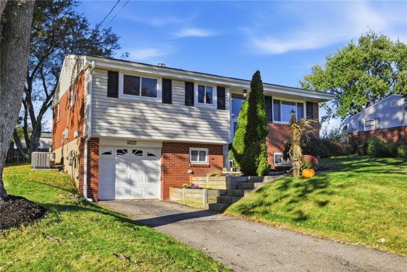 4052 Crestwood Drive — photo 2