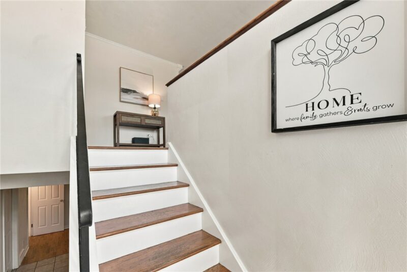 4052 Crestwood Drive — photo 4