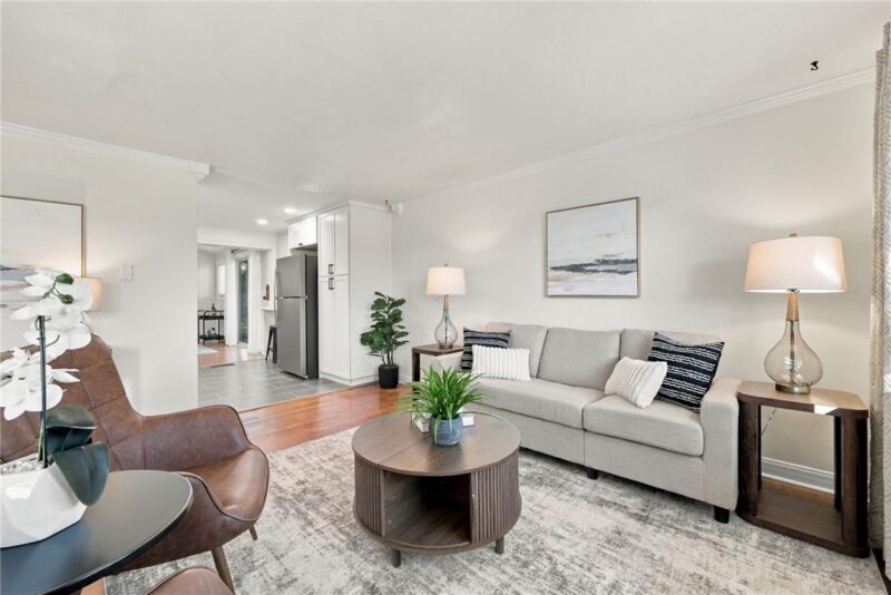 4052 Crestwood Drive — photo 8