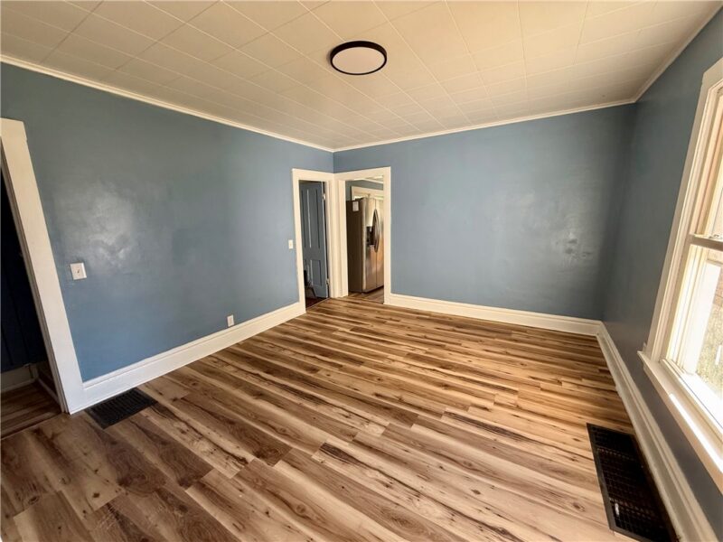 3 Sherrard Ave — photo 3
