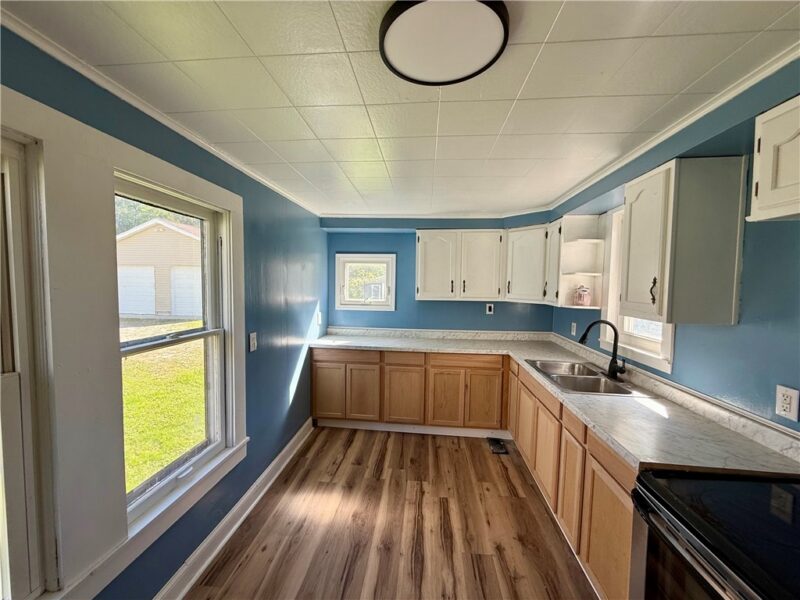 3 Sherrard Ave — photo 4