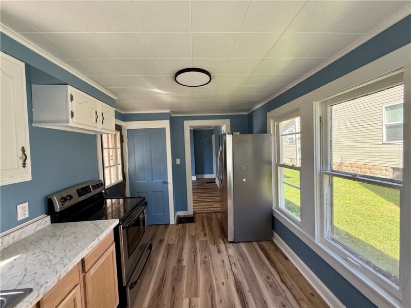 3 Sherrard Ave — photo 5