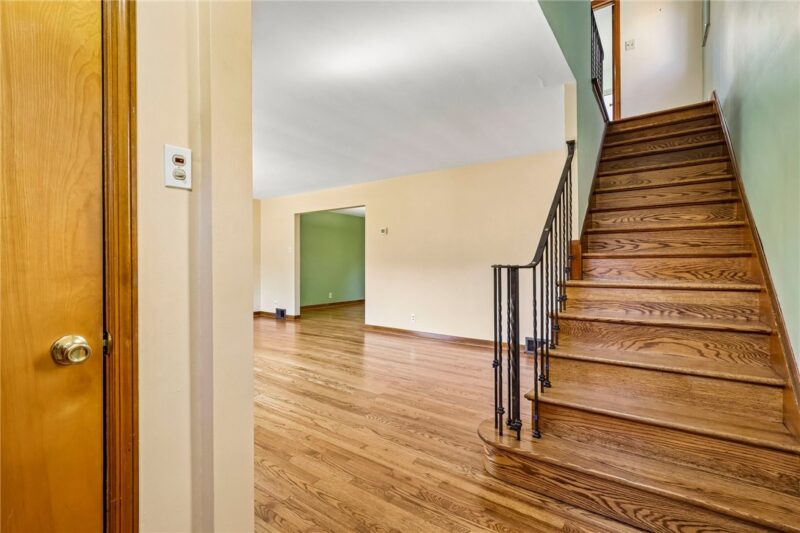 1529 Hawthorne St — photo 2