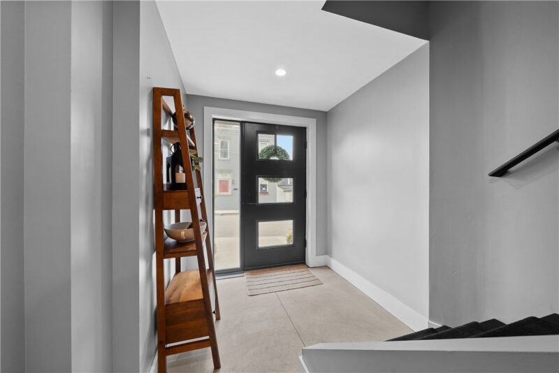 240 E Jefferson — photo 3