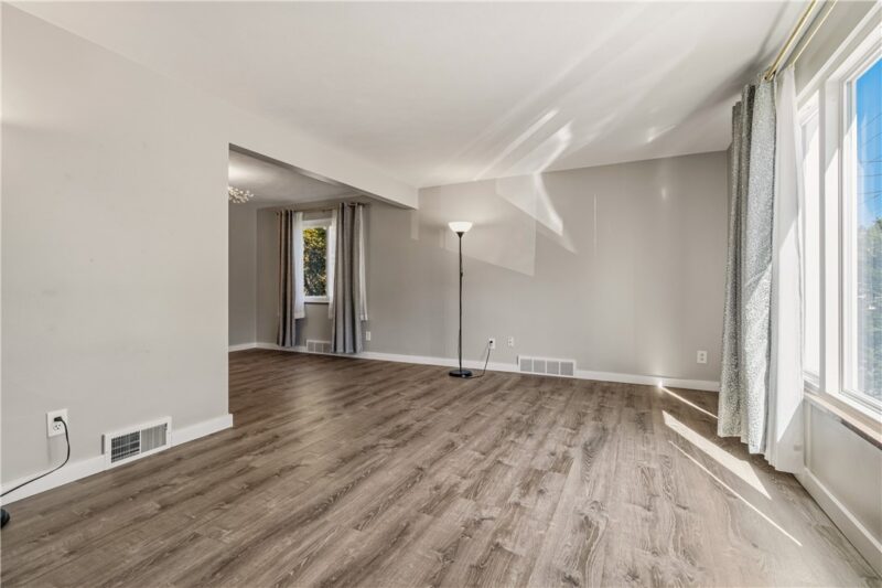 98 Poplar Dr — photo 3