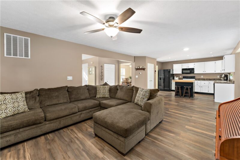 422 Sherwood Dr — photo 2