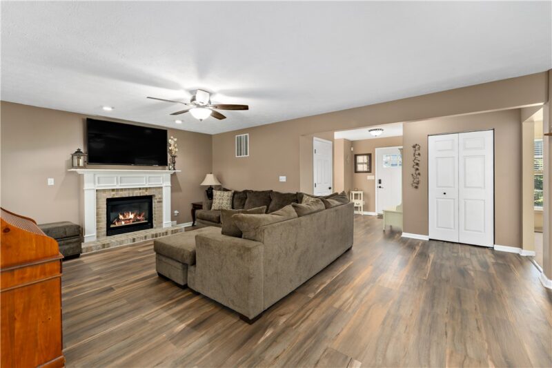 422 Sherwood Dr — photo 3