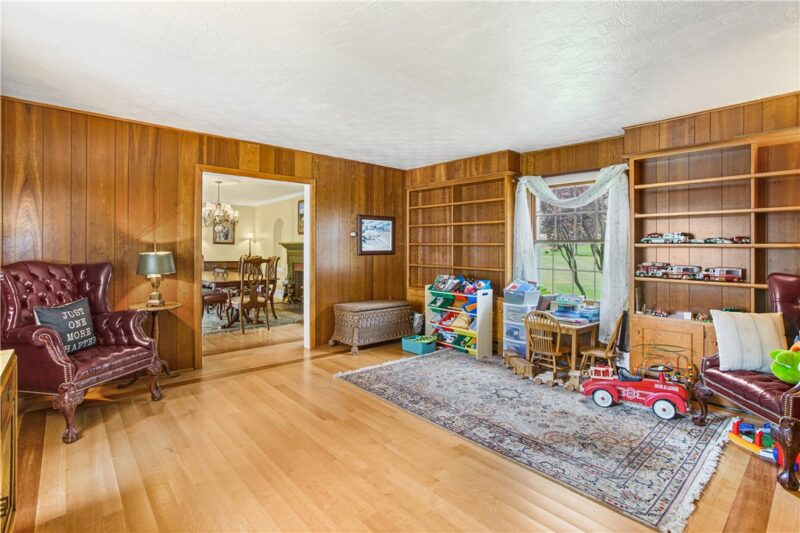 230 College St Ext — photo 8