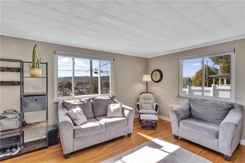 136 N Hazen Ave. — photo 3