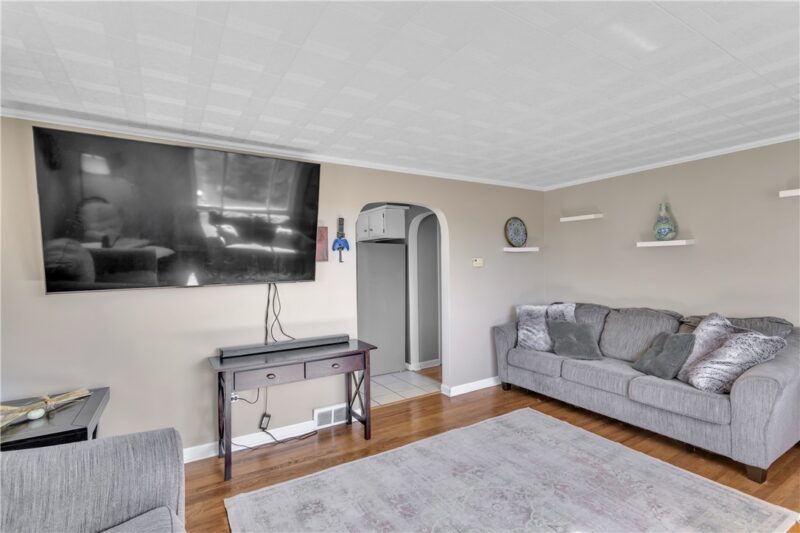 136 N Hazen Ave. — photo 5