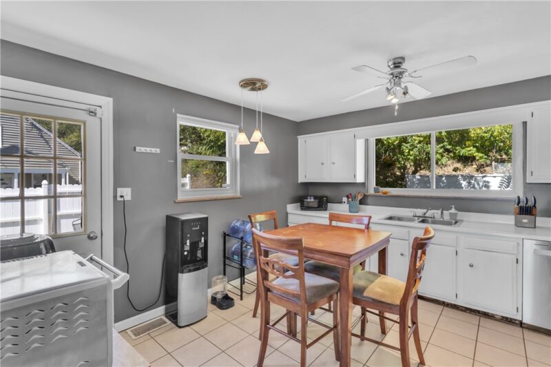 136 N Hazen Ave. — photo 6