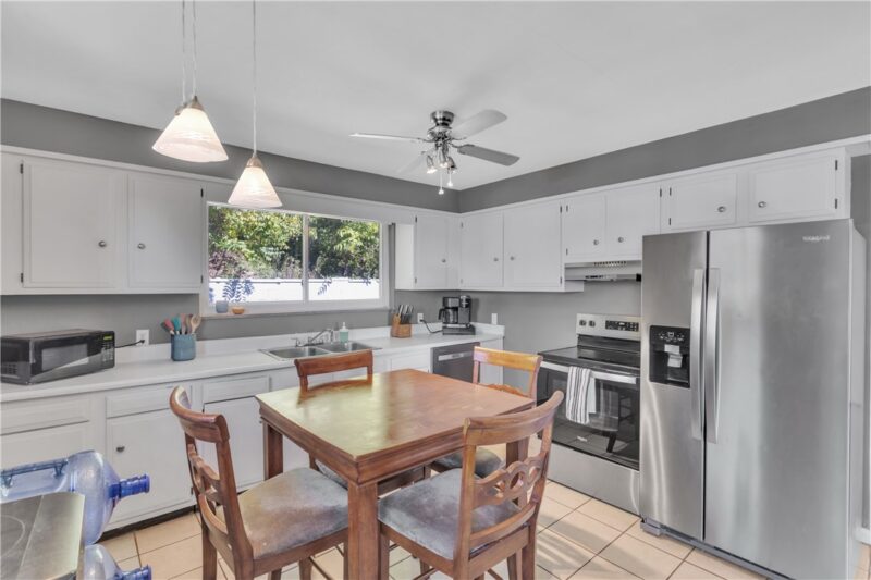 136 N Hazen Ave. — photo 7