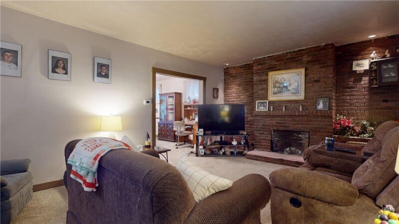 801 Deely St — photo 4