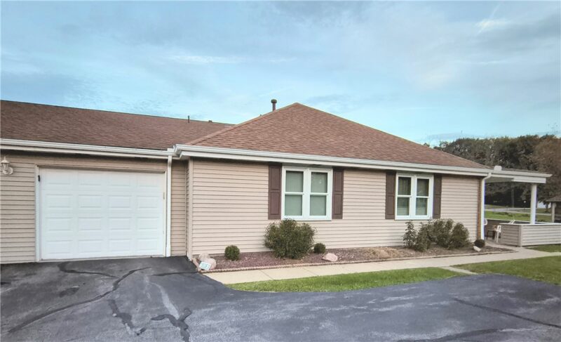 403 Surrey Ln — photo 2