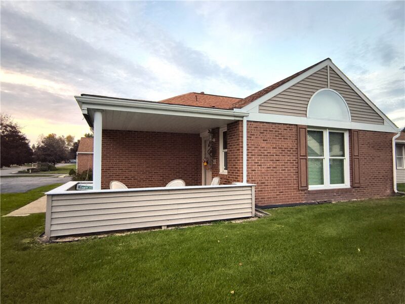 403 Surrey Ln — photo 3