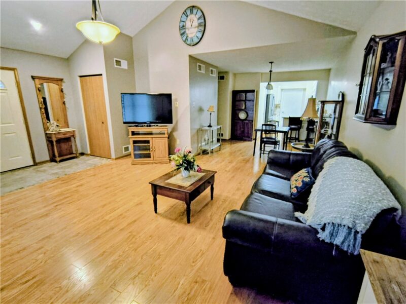 403 Surrey Ln — photo 6