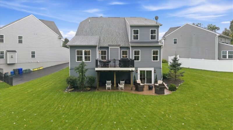452 Isabella Ct — photo 2