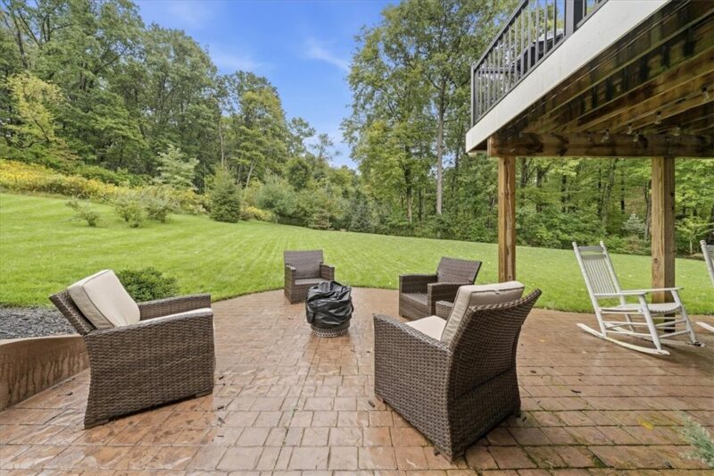 452 Isabella Ct — photo 3