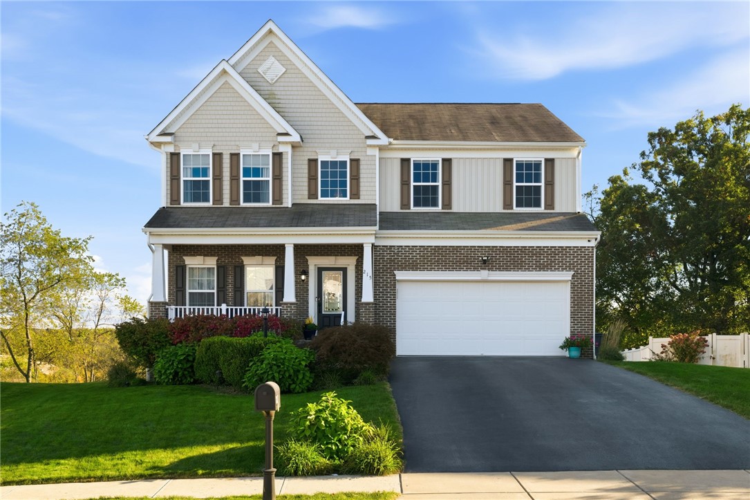 215 Horse Shoe Drive — photo 1