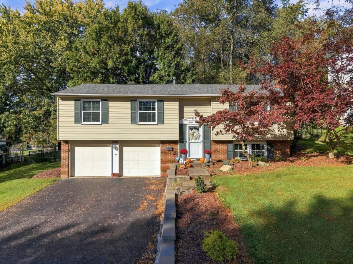 700 Fruitwood DRIVE — photo 1
