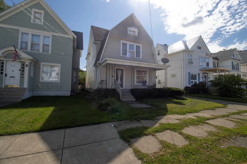 949 W 8th St — photo 2