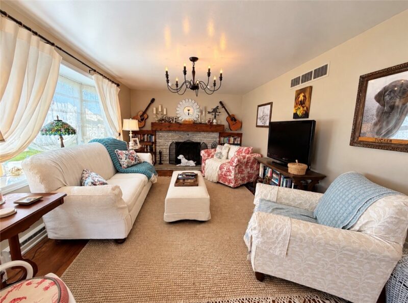 207 Central Dr — photo 2