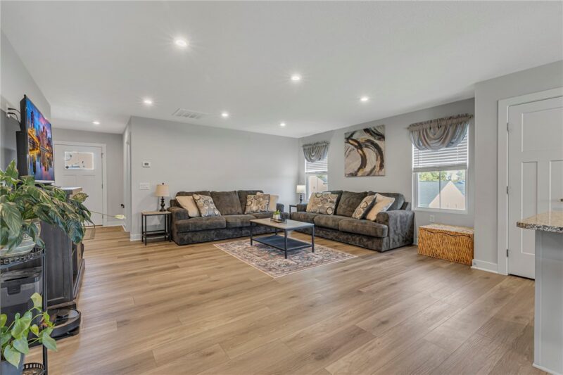 106 Olivia Dr — photo 3