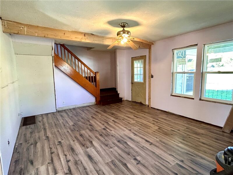 180 Grandview Ave — photo 3