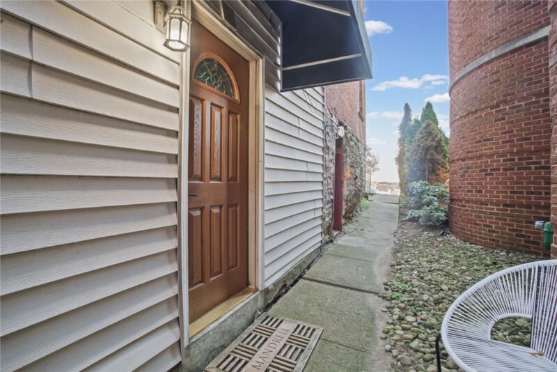 327 Grandview Ave 101 — photo 2