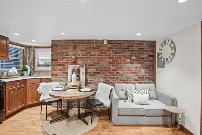 327 Grandview Ave 101 — photo 3