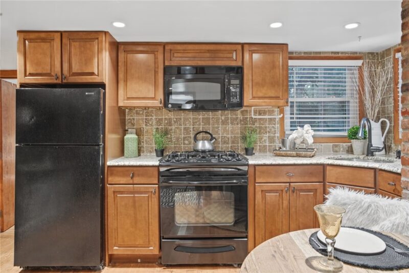 327 Grandview Ave 101 — photo 5