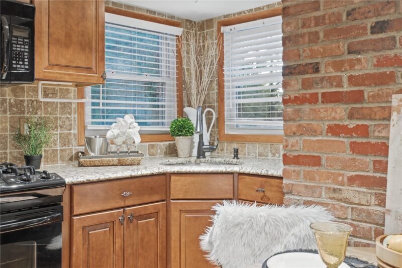 327 Grandview Ave 101 — photo 6