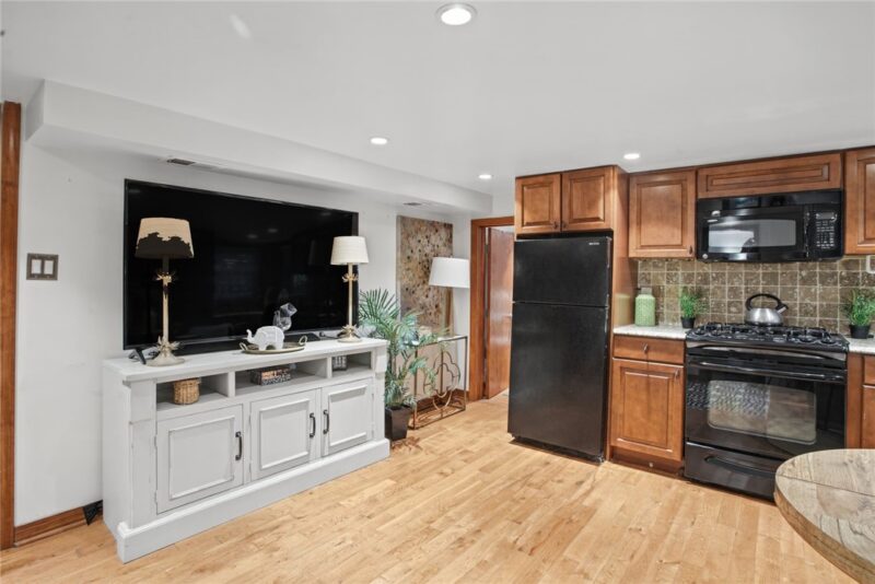 327 Grandview Ave 101 — photo 7