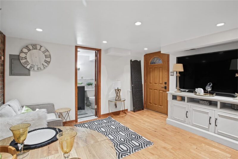 327 Grandview Ave 101 — photo 8