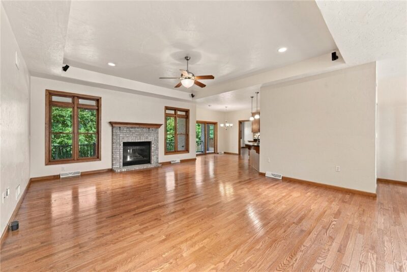 706 Forest Oaks Trl — photo 3