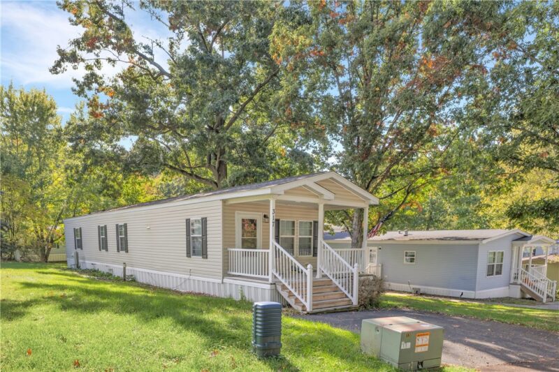 317 Laurel Dr — photo 2
