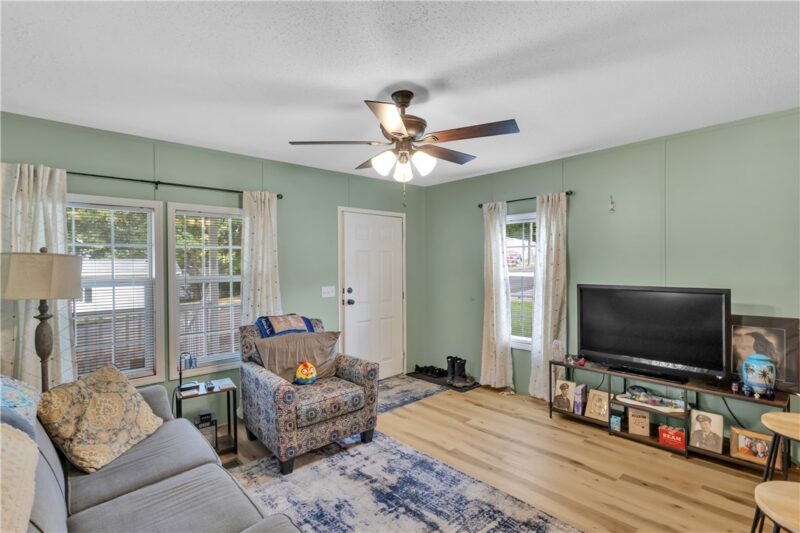 317 Laurel Dr — photo 8