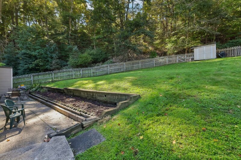 225 Camp Horne ROAD — photo 4