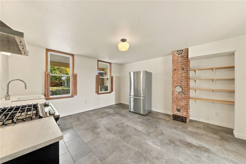 12 Luty Ave — photo 3