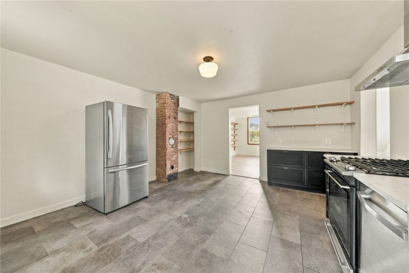 12 Luty Ave — photo 4